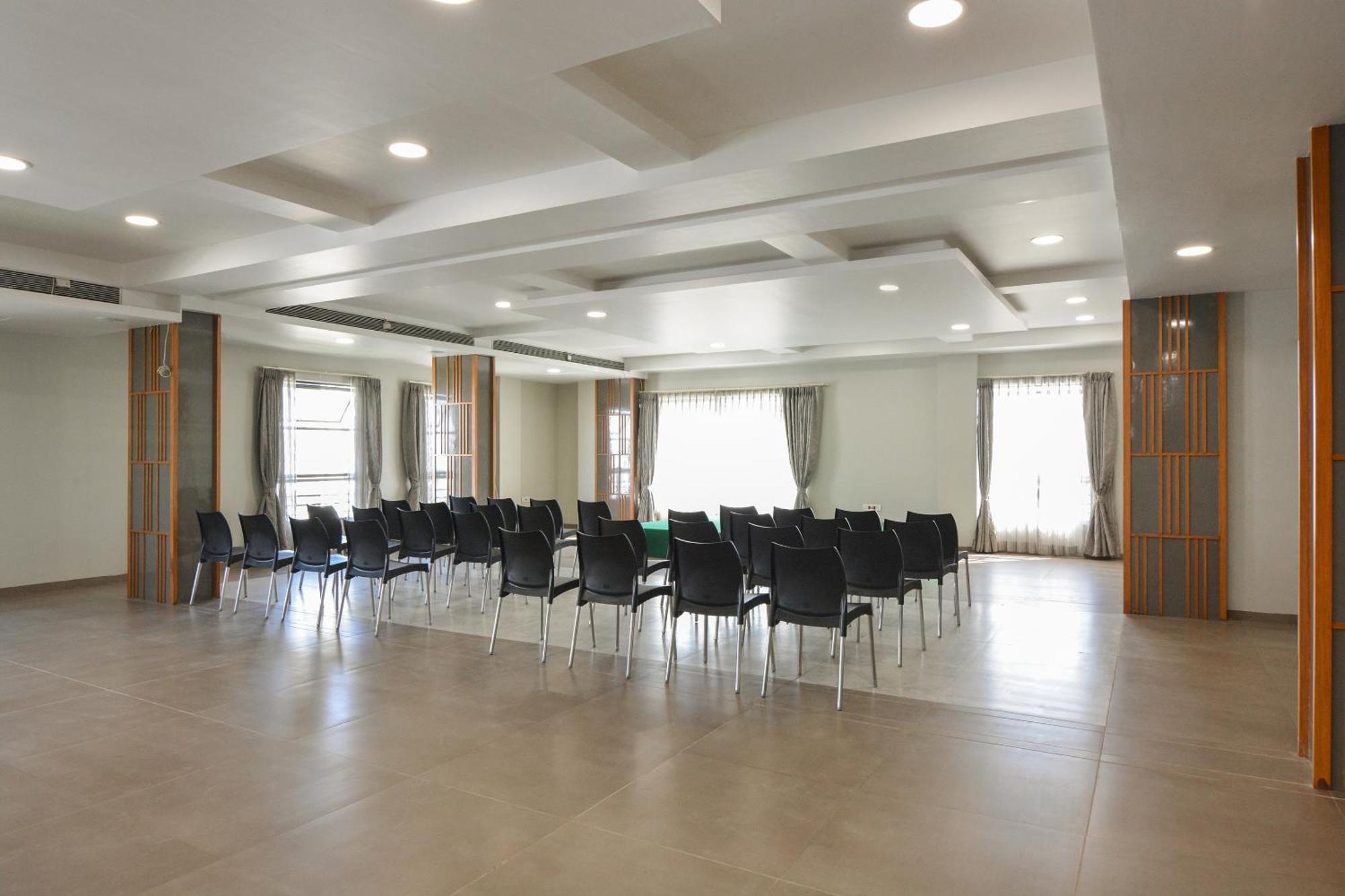 Hotel O Season Choice Ширди Экстерьер фото